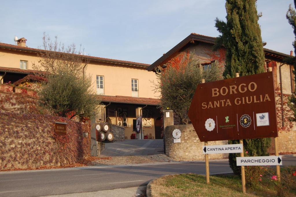 コルテ・フランカ Borgo Santa Giuliaヴィラ エクステリア 写真